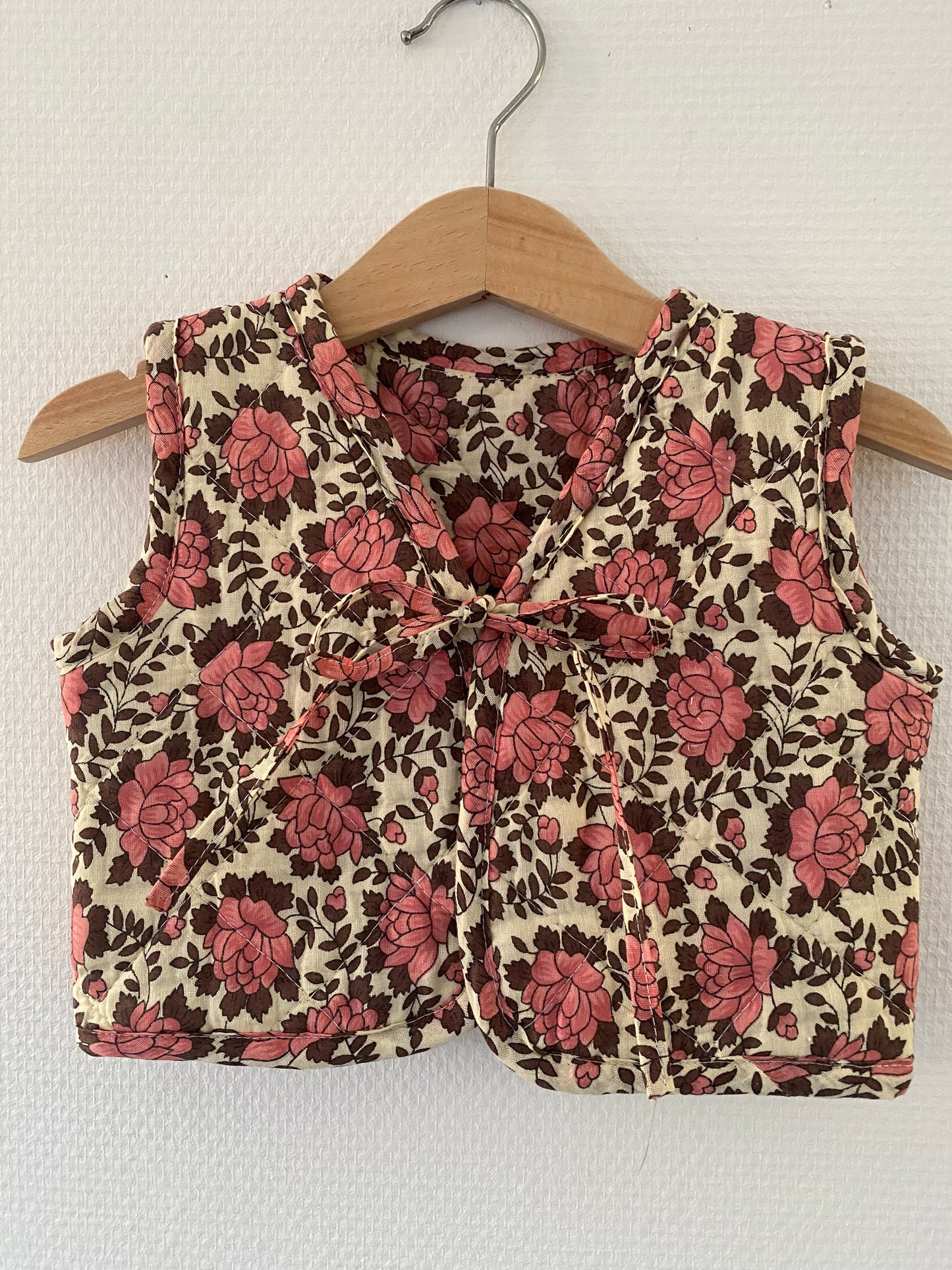 Blomstret vest - str. 74