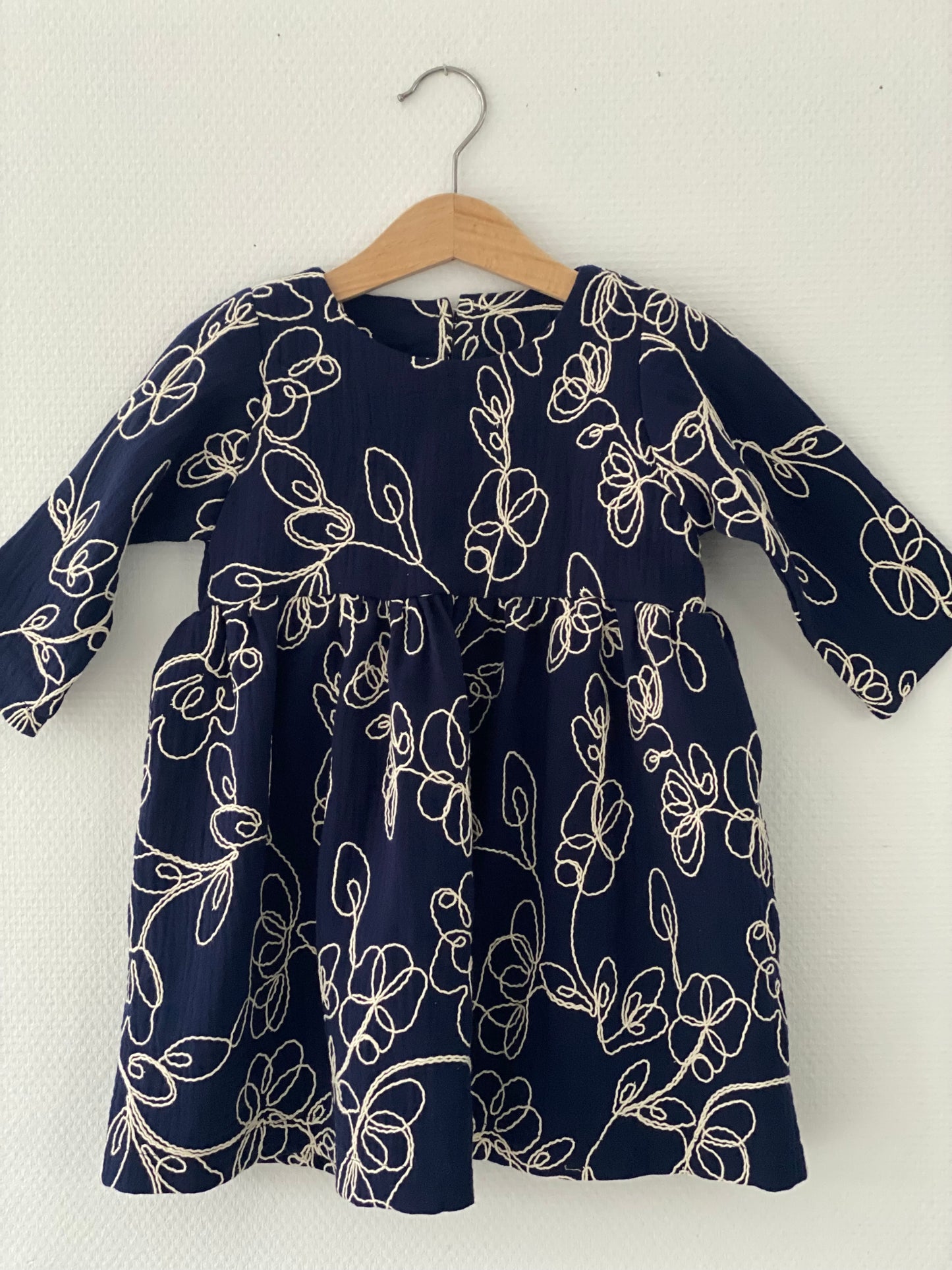 Blåmønstret kjole - str. 86