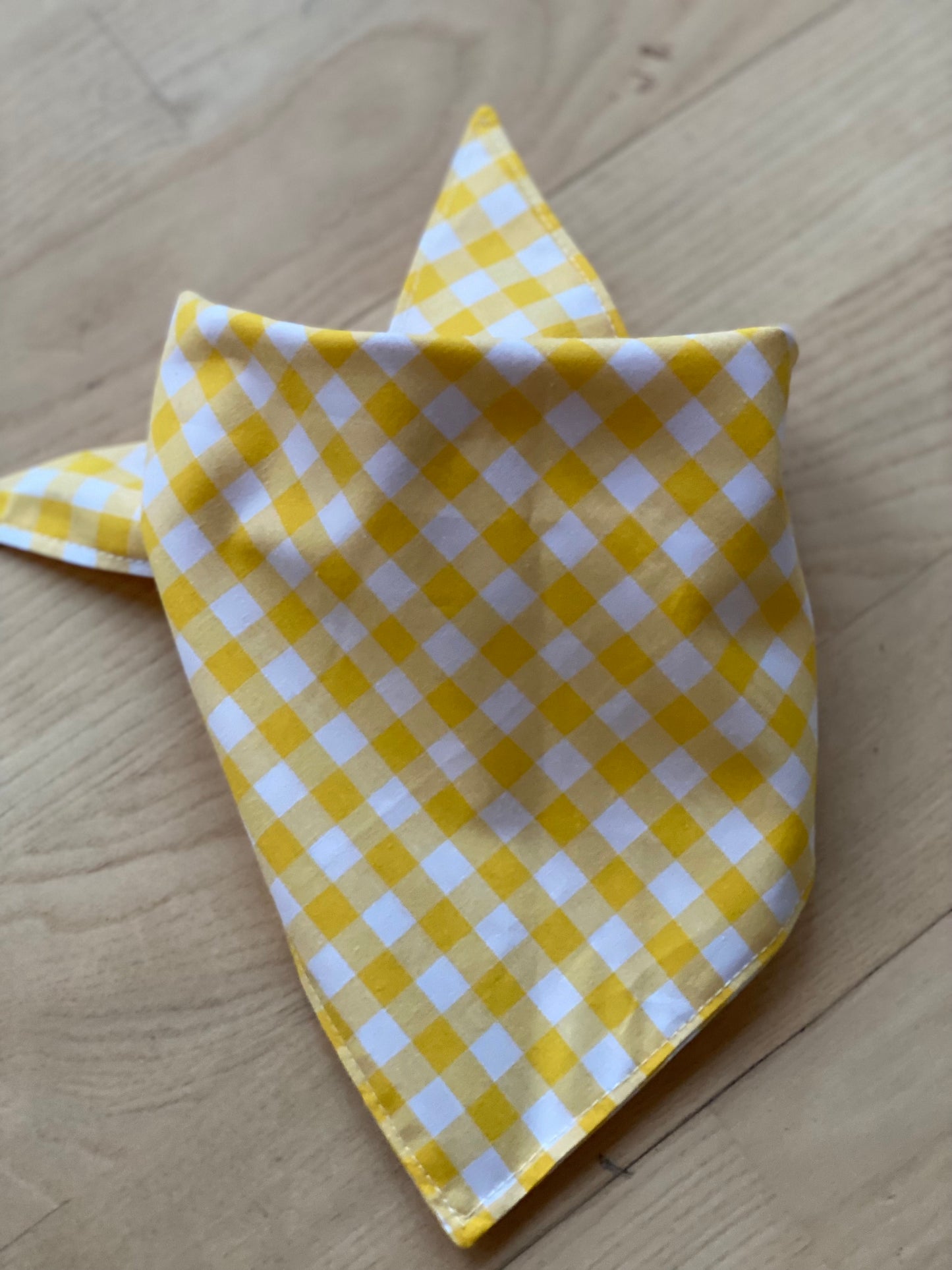 Gulternet tørklæde