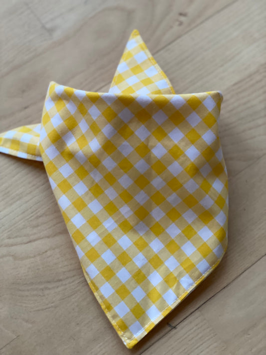 Gulternet tørklæde