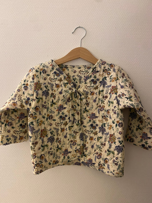 Quiltet jakke med blomster - str. 86