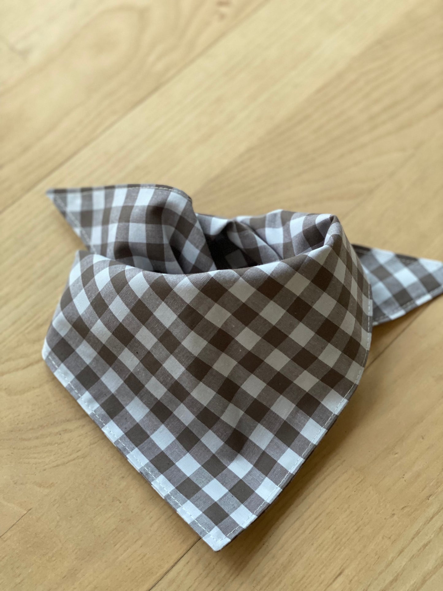 Brunternet tørklæde