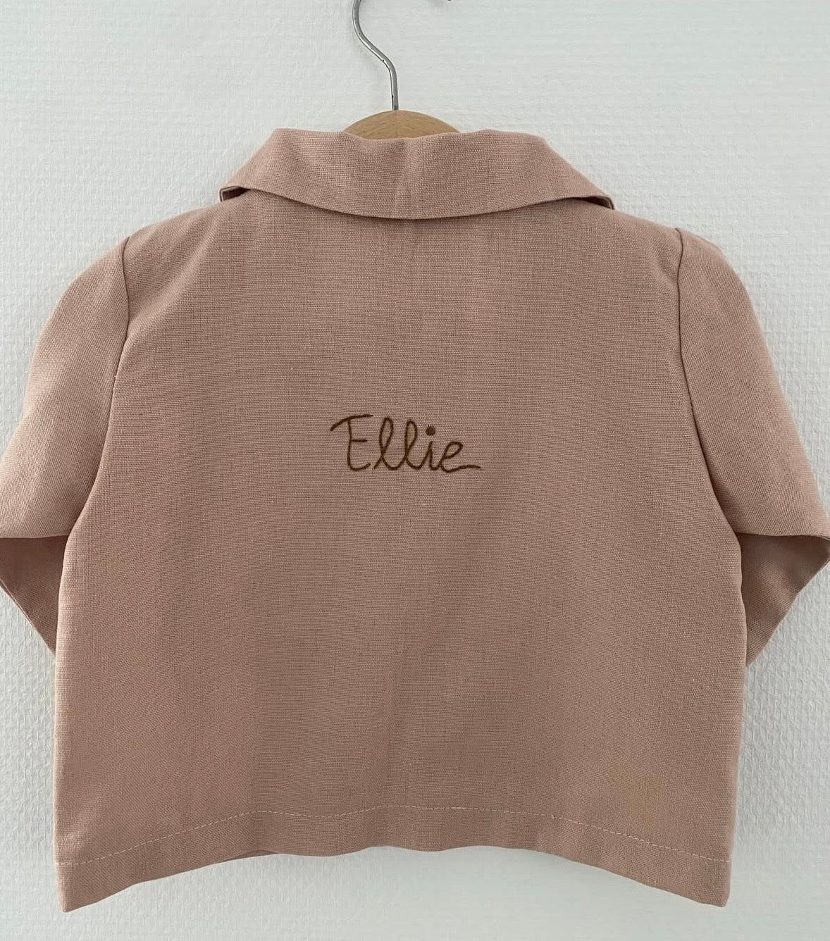 Tilkøb - håndbroderet navn