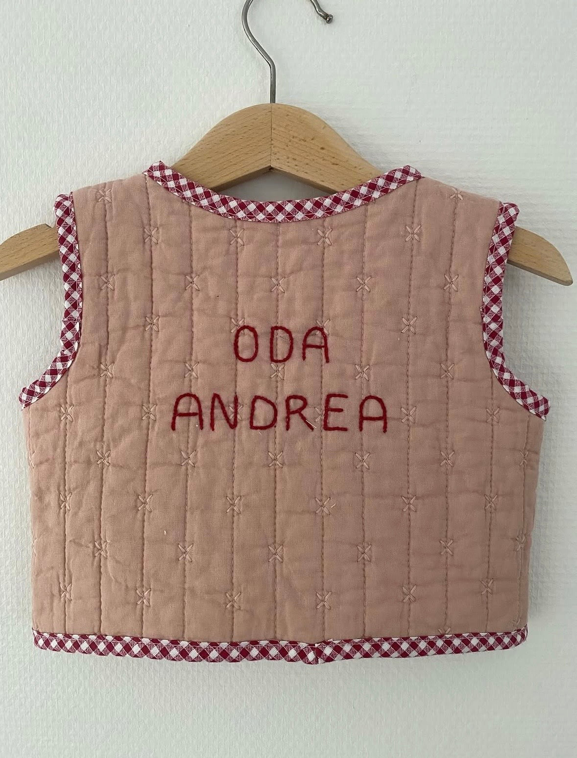 Tilkøb - håndbroderet navn