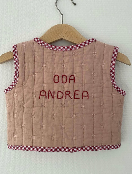 Tilkøb - håndbroderet navn