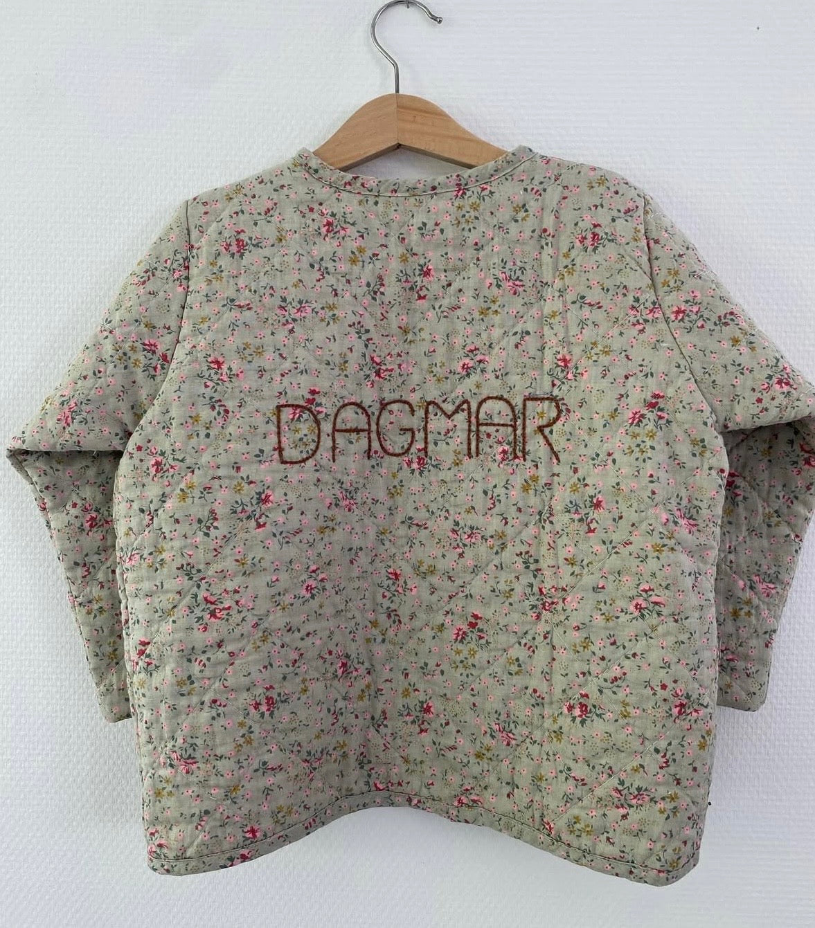 Tilkøb - håndbroderet navn