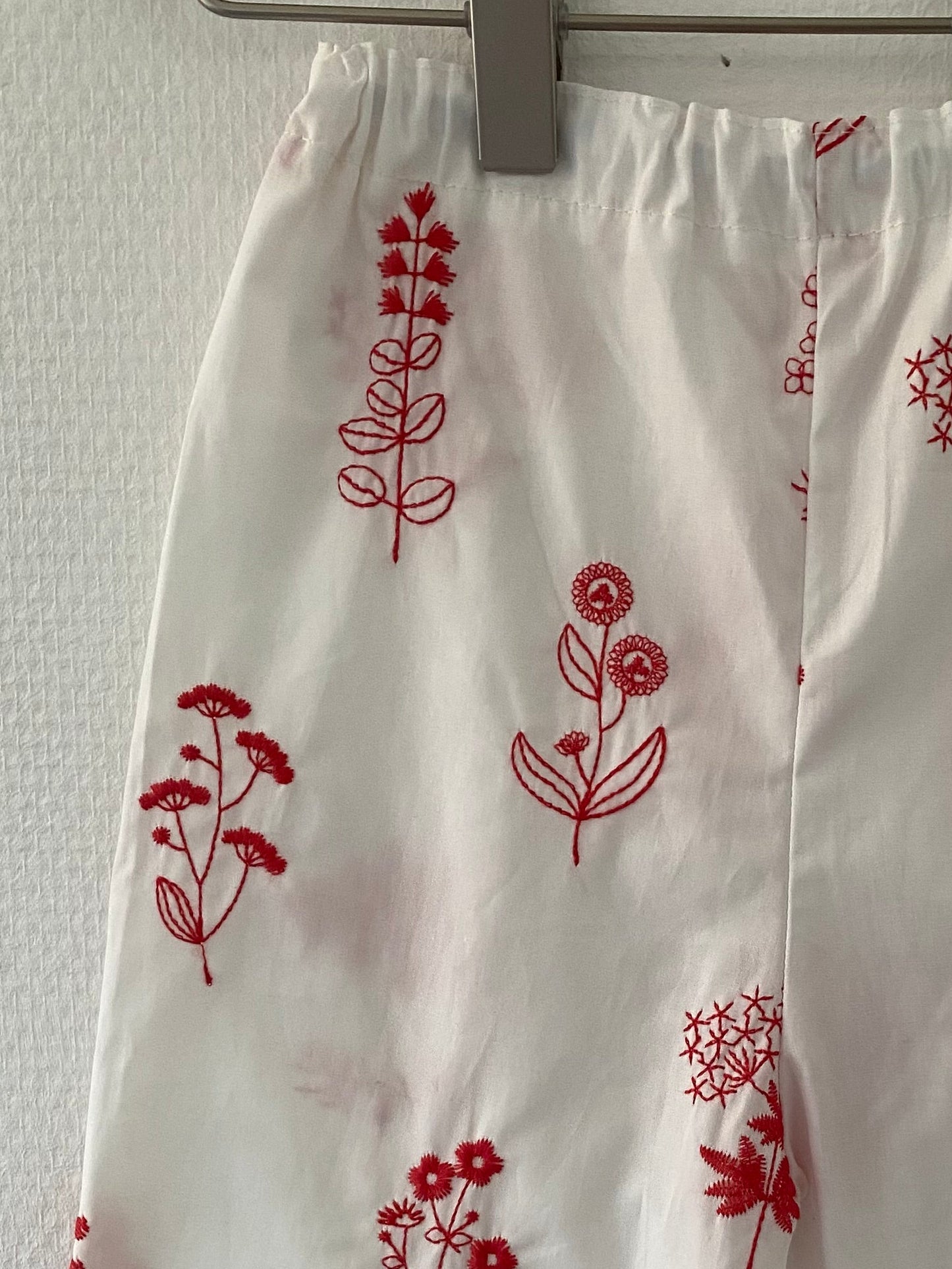 Røde broderi bukser - str. 86