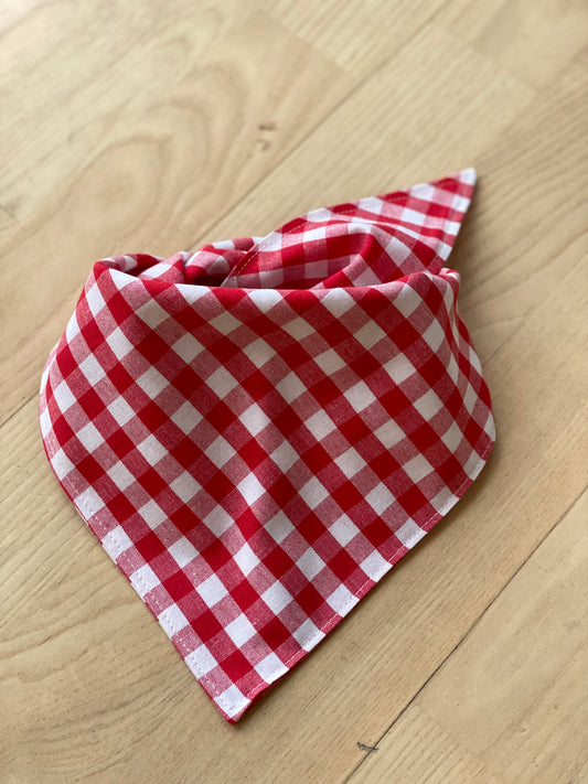 Rødternet tørklæde